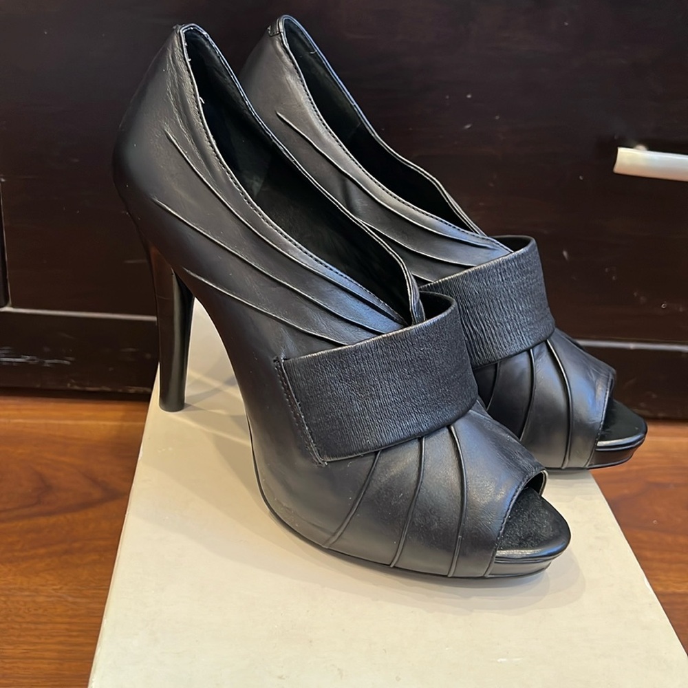 NWT! BCBG black leather stiletto heel, size 8